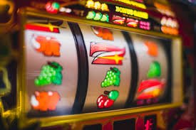 Pengalaman bertaruh sepak bola dan kasino live dengan 7mmbet di Indonesia
